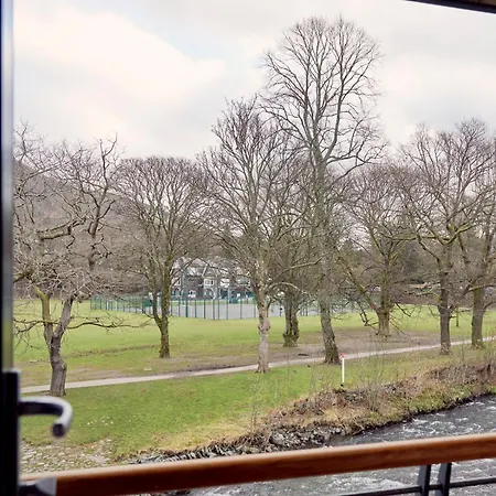 Riverside Park 6 *